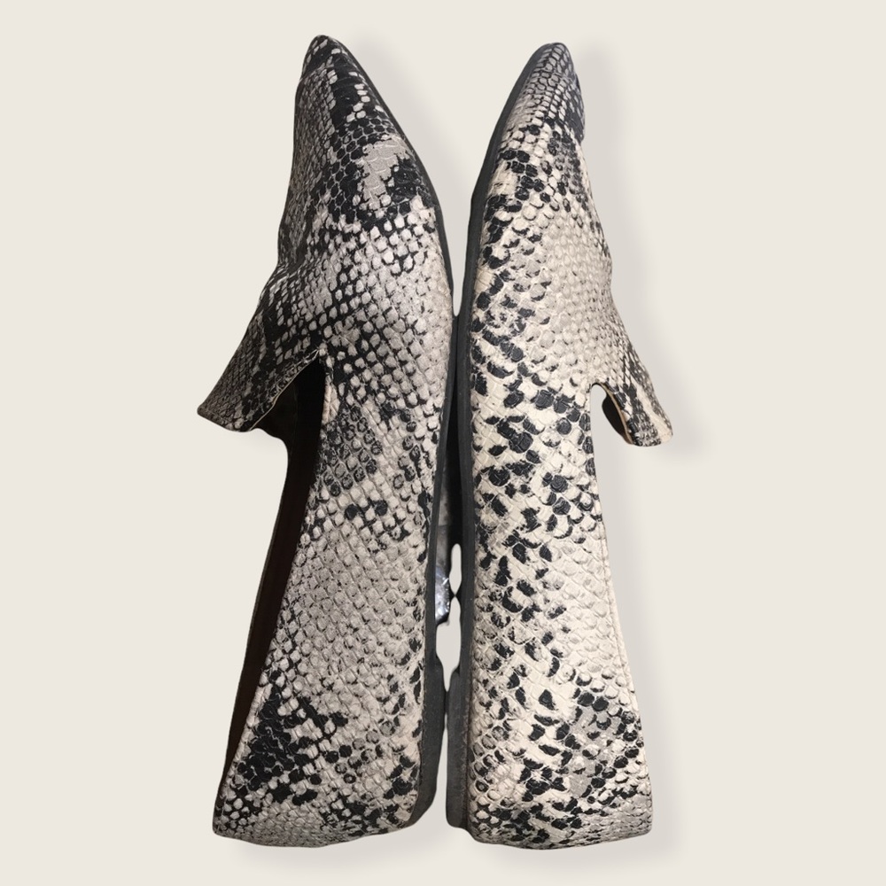 Qupid Snake Print Pointed Toe Flat Euc! - image 2